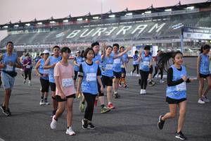 BIB: 51696, 52002, 51198
                            <button type="button" onclick="openModal(10463953)" class="btn btn-primary btn-sm float-right btn-popup" data-toggle="modal" data-target=".modal-high-quality">
                        <i class="fas fa-shopping-cart"></i> Add to Cart
                    </button>
                                            <button type="button" onclick="isThisMe(10463953, true)" class="btn btn-success btn-sm float-right btn-popup btn-isme hidden" data-toggle="tooltip" data-placement="bottom" title="นี่คือรูปของคุณใช่ไหม คลิกที่นี่เพื่อเอาเข้าอัลบั้ม">
                        <i class="fas fa-plus"></i> Add to album
                    </button>
                    <button type="button" onclick="isThisMe(10463953, false)" class="btn btn-warning btn-sm float-right btn-popup btn-isnotme hidden">
                        <i class="fas fa-ban"></i> Remove from album
                    </button>